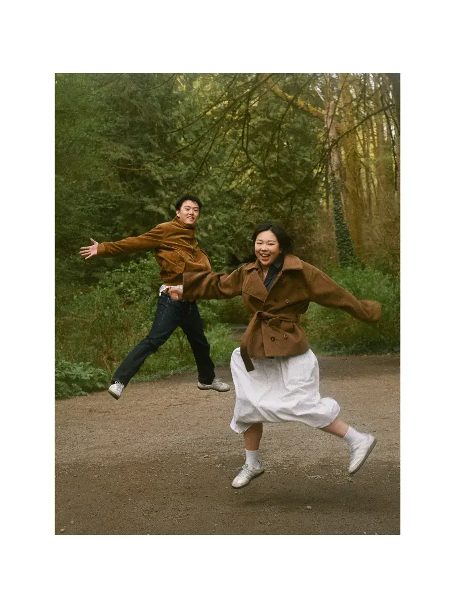 Soft and airy couples session at Ravenna Park Seattle