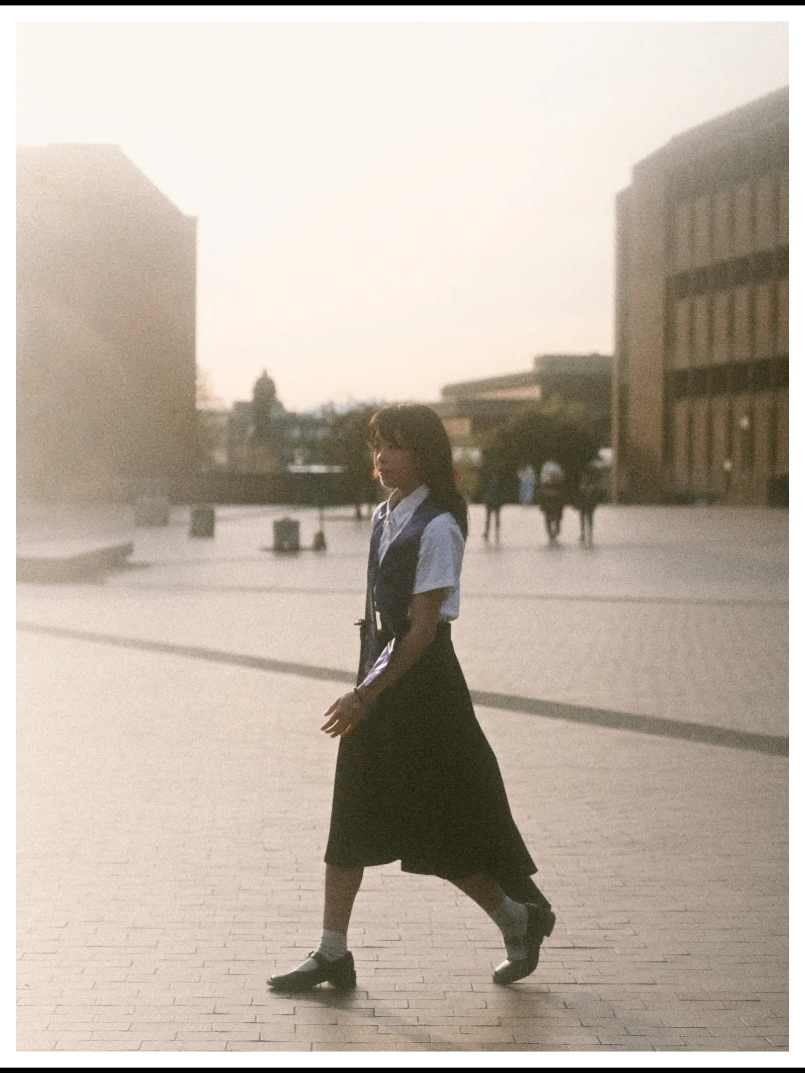 Sun-Kissed Library Reading graduation portrait at University of Washington