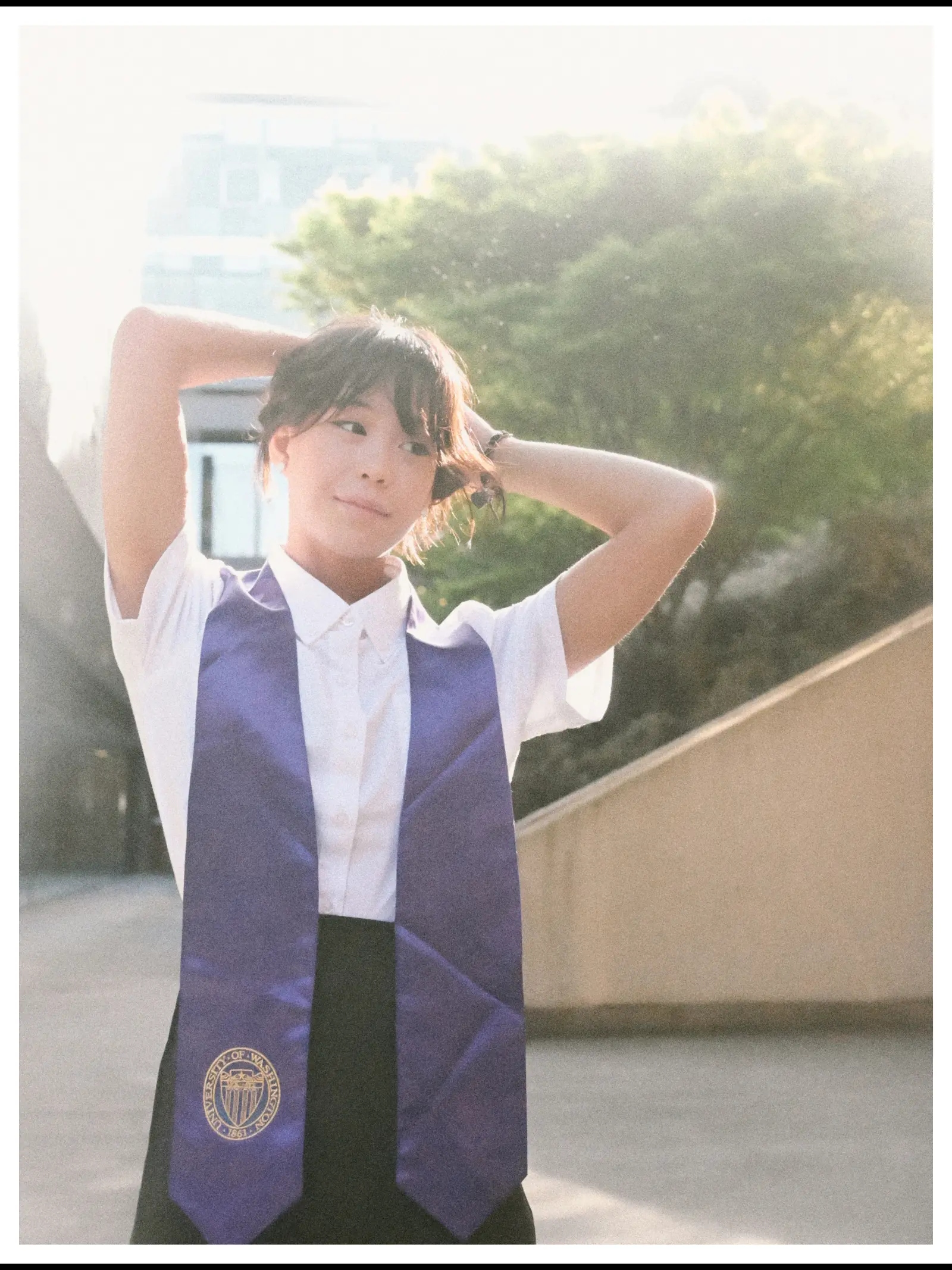 UW senior portrait at Seattle Waterfront near the Great Wheel